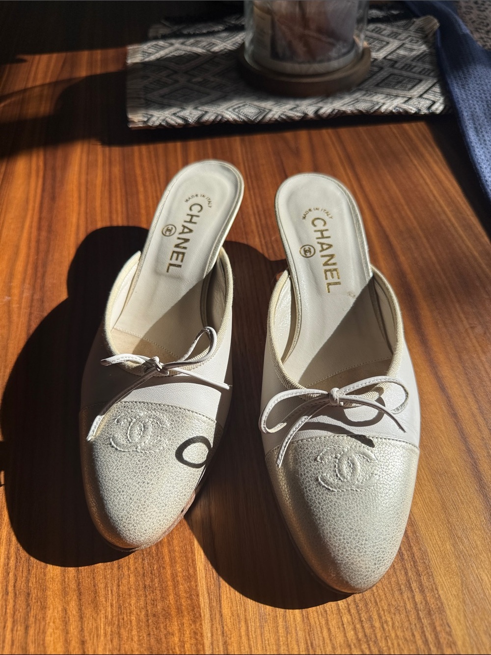Vintage Chanel Women's Cream and gold Leather Slip-On kitten heels